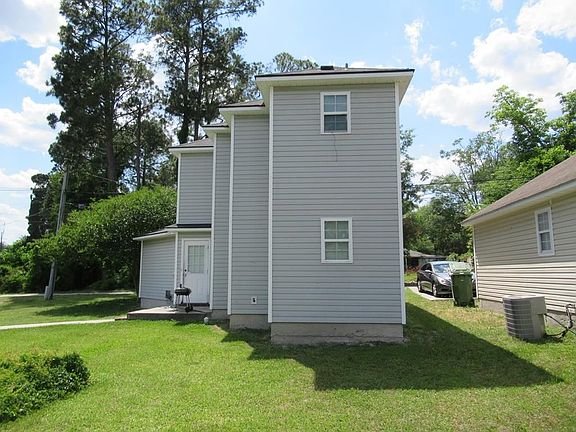 3rd image of 1314 Edgewood Dr