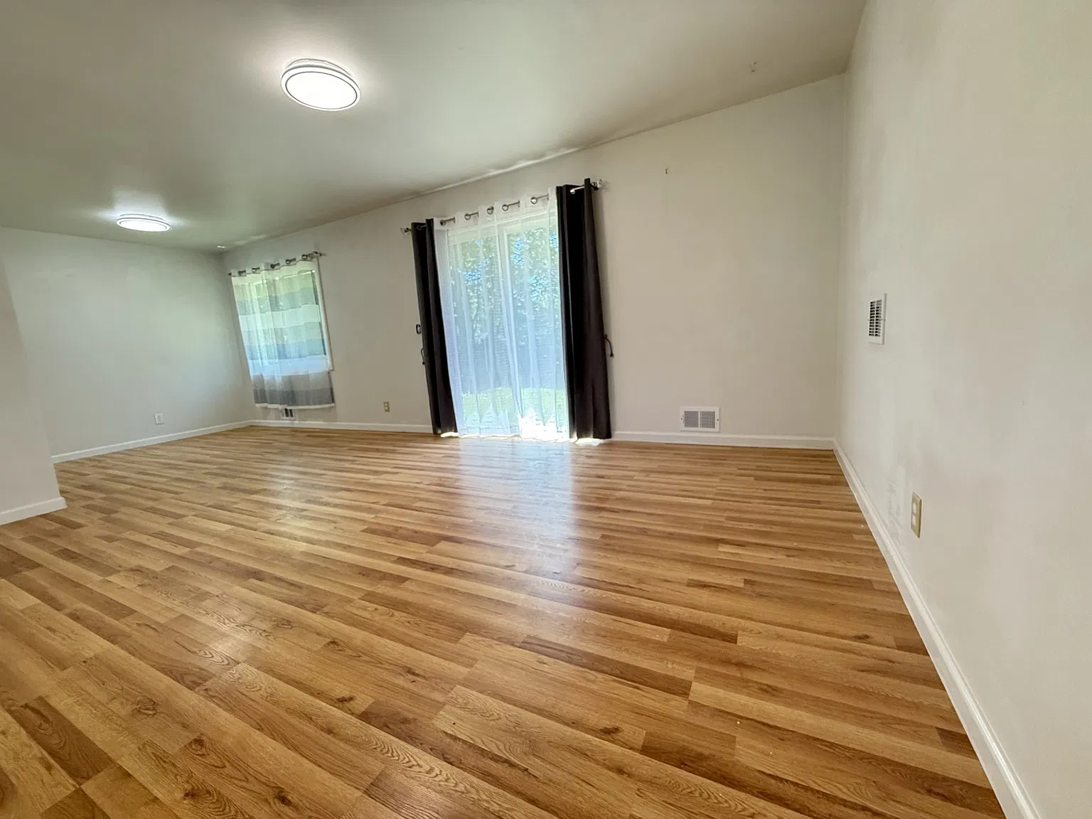 4 bed, 1584 sqft, $2,950 — Photo 2