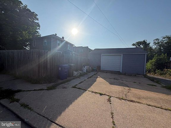 4th image of 601 E Jeffrey St
