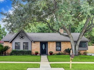 13915 Vinehill Dr, Sugar Land, TX 77498