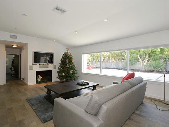 4th image of 1611 Seabreeze Blvd