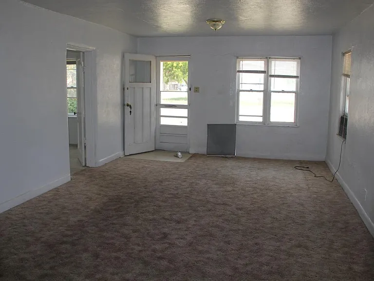 1109 W 14th Ln — Photo 13
