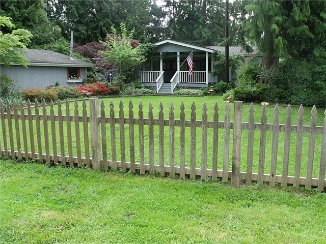 2nd image of 424 205th St SW