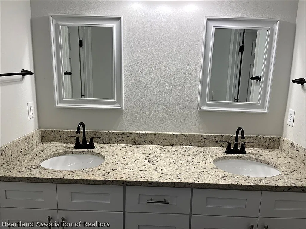 3 bed, 2.0 bath, 1334 sqft, $1,700 — Photo 3