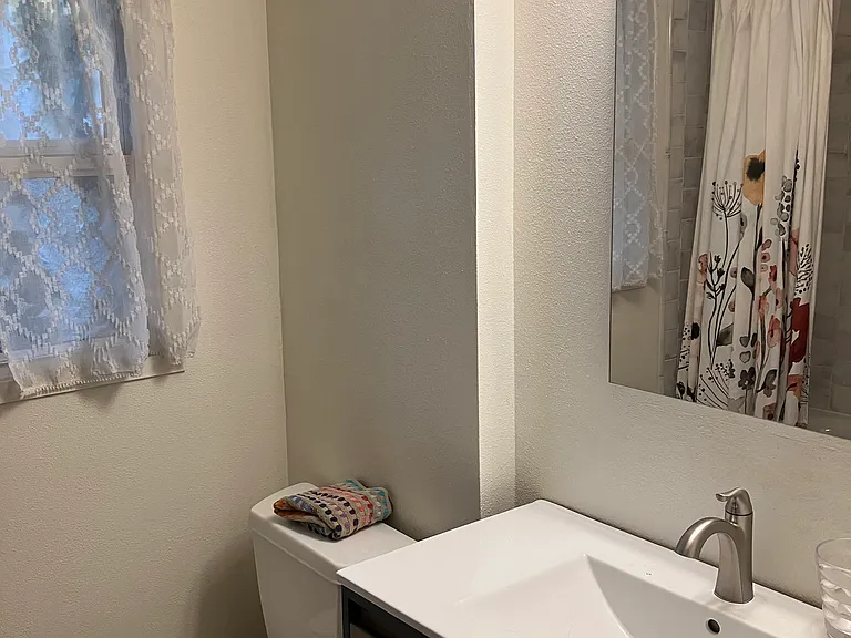Bathroom with tub & shower between bedrooms 1 & 2
