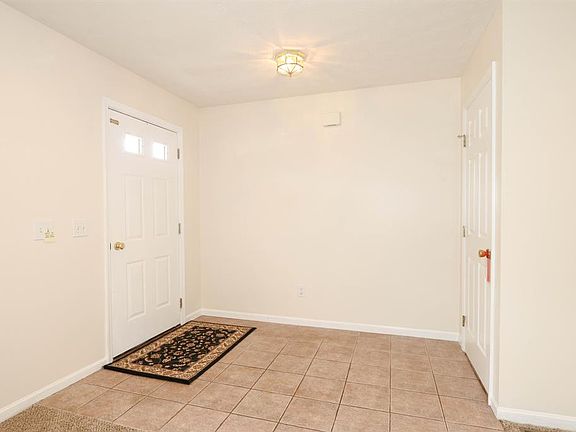3rd image of 828 Wingate Dr