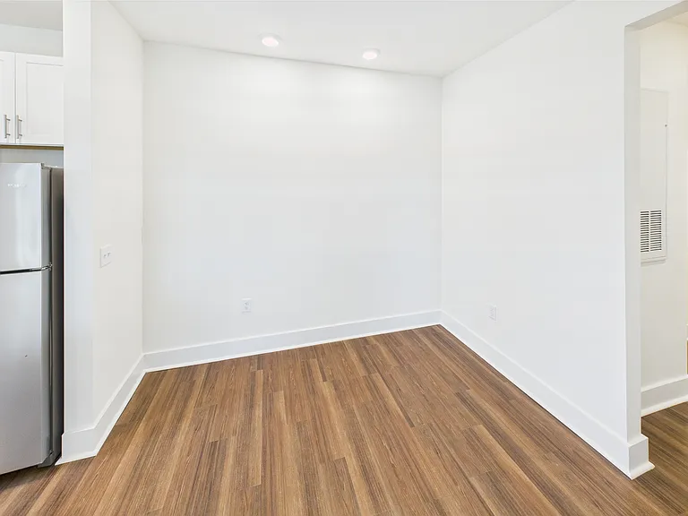 370 Arsdale Ave #28-104 — Photo 4