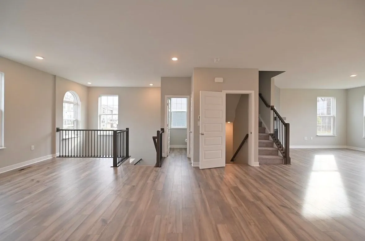 3 bed, 2346 sqft, $2,900 — Photo 4