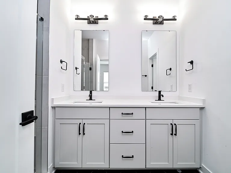 Dual sink in ensuite