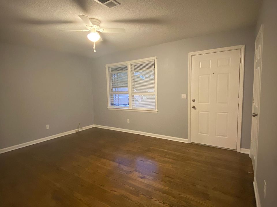 1st image of 513 Rockhaven Dr