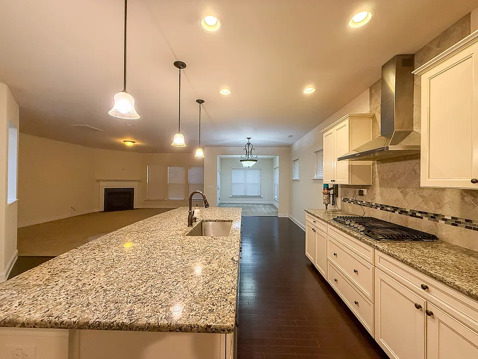 2805 Lemnos Dr
