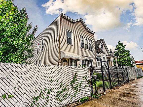 3rd image of 3739 S Kedzie Ave