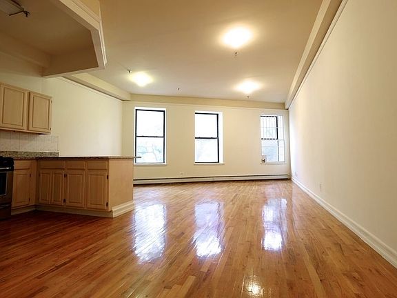 3rd image of 276 W 119th St APT 5C