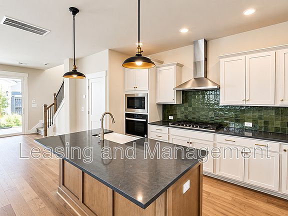 4th image of 111 Crimson St
