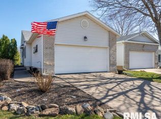 4175 Fairview Dr, Bettendorf, IA 52722