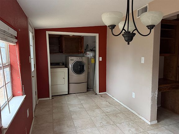 5th image of 413 S Green St