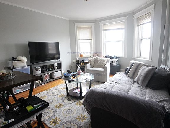 3rd image of 1637 Commonwealth Ave #C8