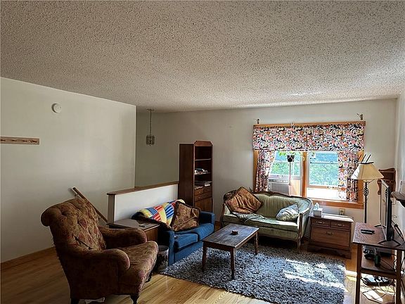 4th image of 211 Hampton Rd