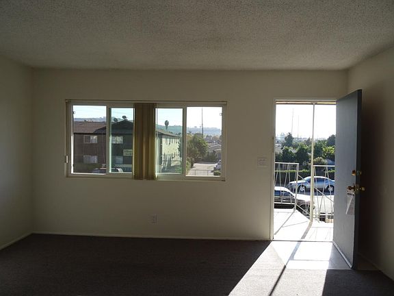 4th image of 15713 Cadwell St