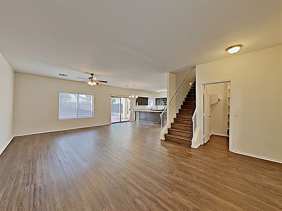 2nd image of 1542 E Chelsea Dr