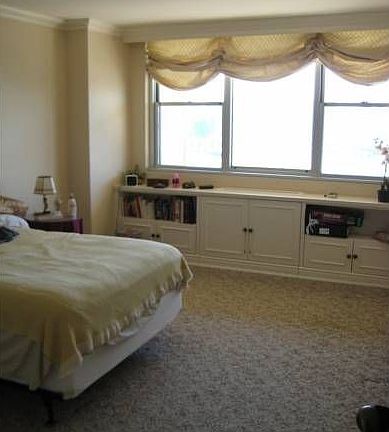 Huge bedroom with city vi