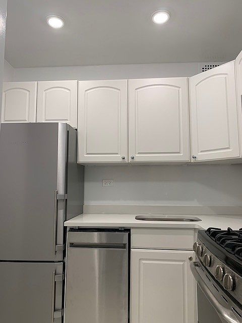 1st image of 301 E 66th St #2Z