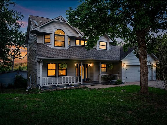 5th image of 22 Table Rock Dr