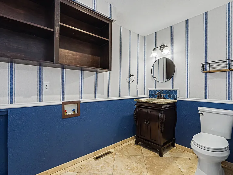 2115 N Courtney Dr — Photo 11