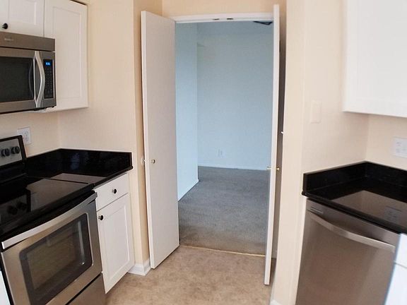 5th image of 900 N Stafford St APT 1208
