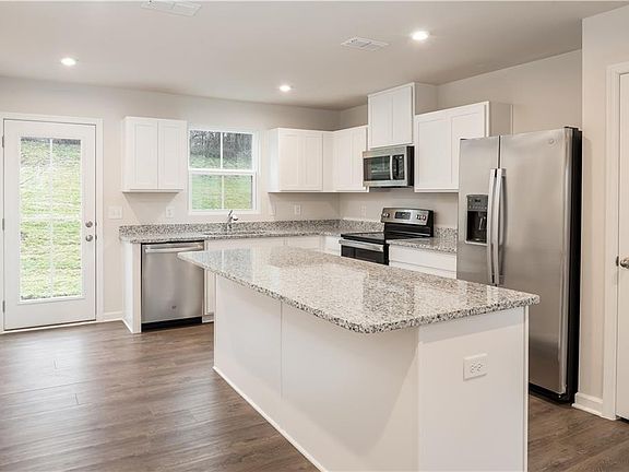 3rd image of 236 Winborne Ln