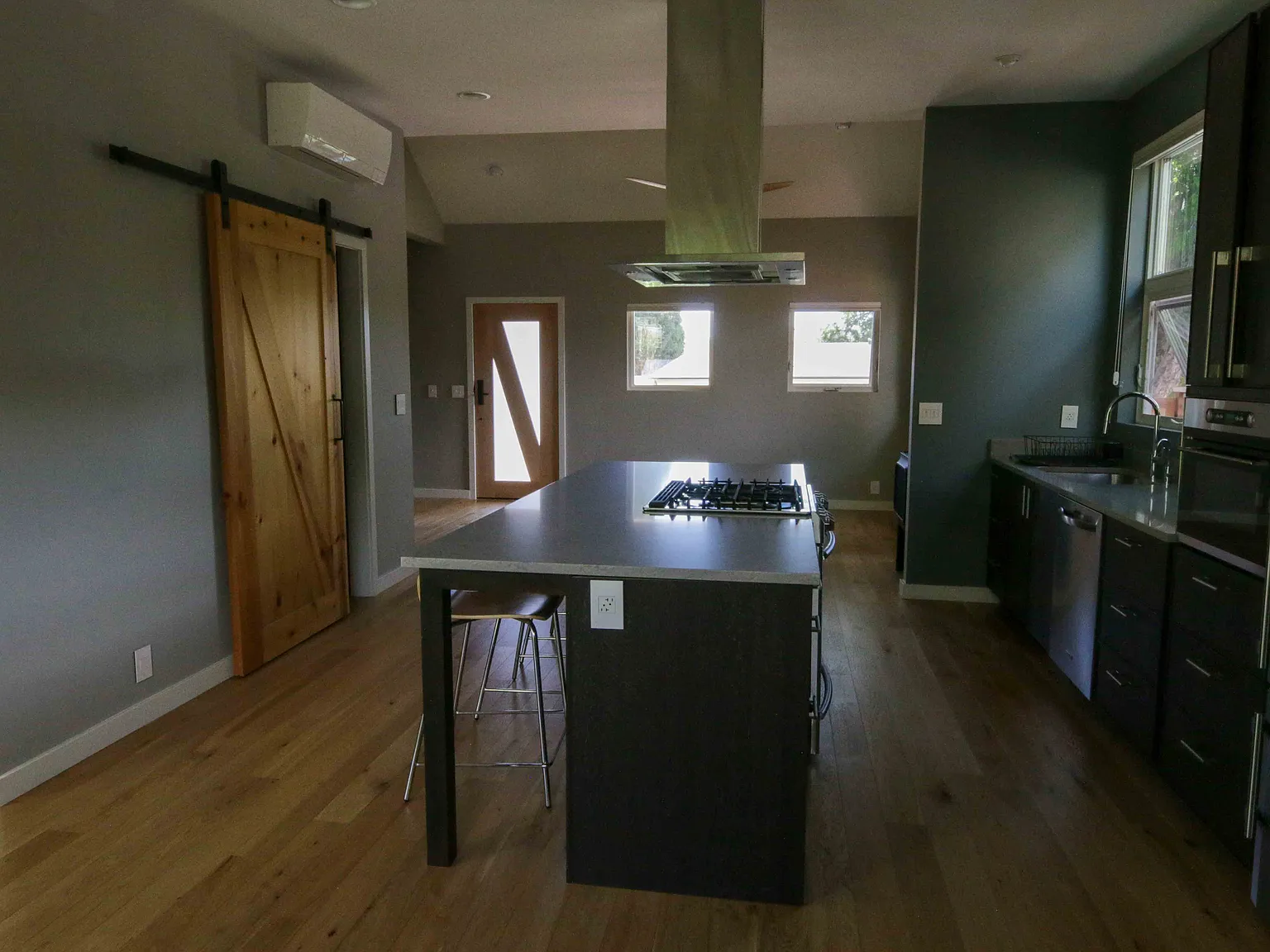 2 bed, 1074 sqft, $3,300 — Photo 2