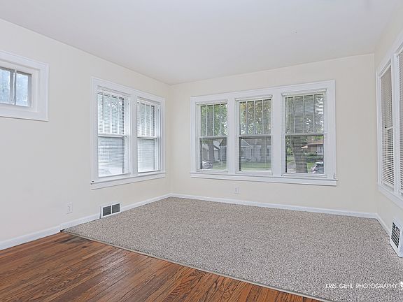 4th image of 930 W Pacific Ave