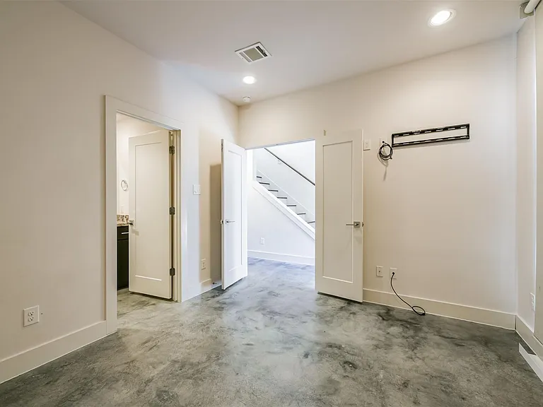 2824 Clay St — Photo 6