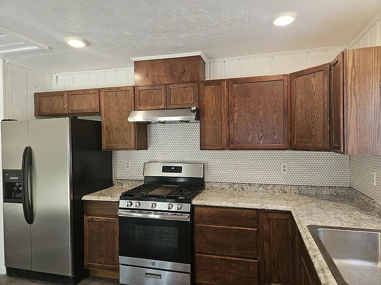 619 Berwick Dr — Photo 6