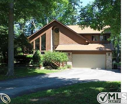 CONTEMPORARY ON 3/4 ACRE