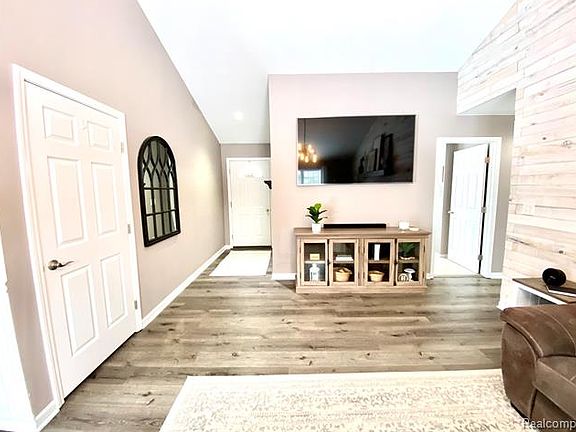 2nd image of 3175 Hidden Valley Dr