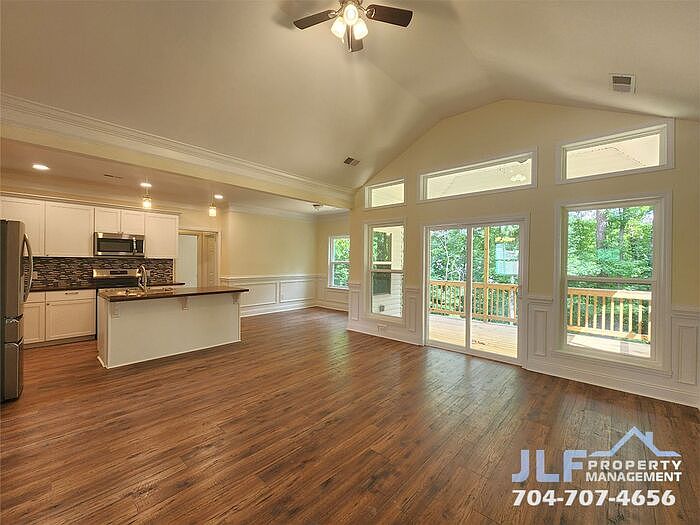 1st image of 869 Kathryn Dr SE