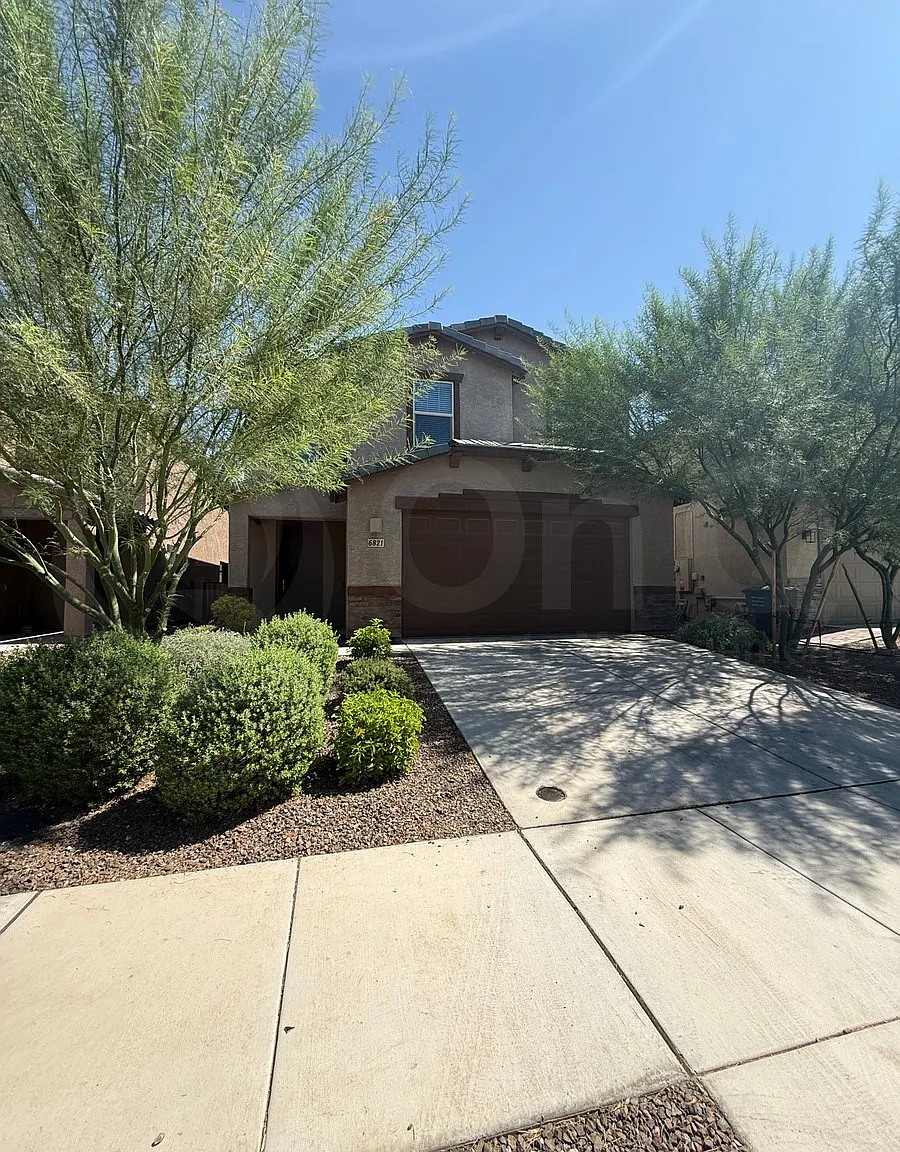4 bed, 2.5 bath, 2391 sqft, $2,300 — Photo 1