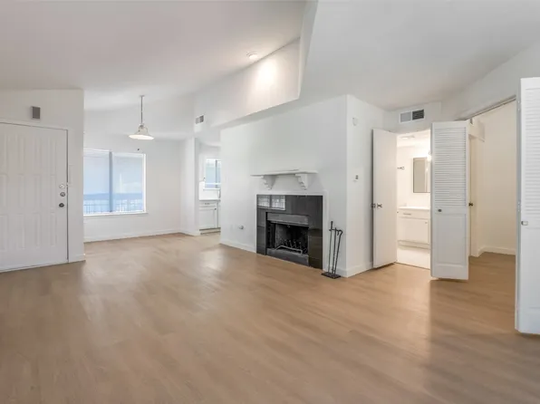 5550 Spring Valley Rd APT D31, Dallas, TX 75254