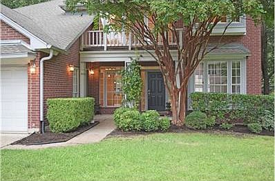 3rd image of 1013 Oaklands Dr