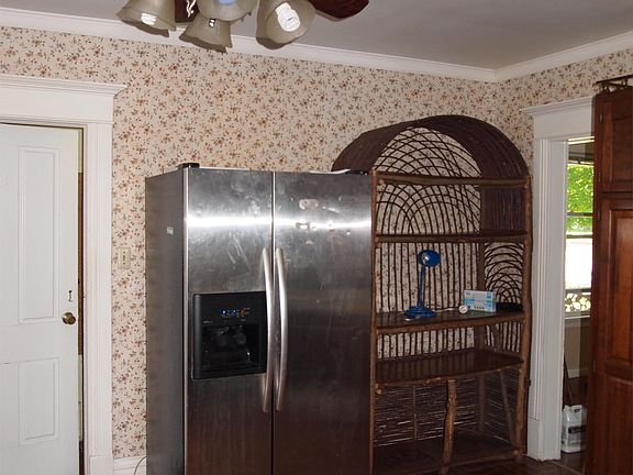 4th image of 186 N Manning St #1