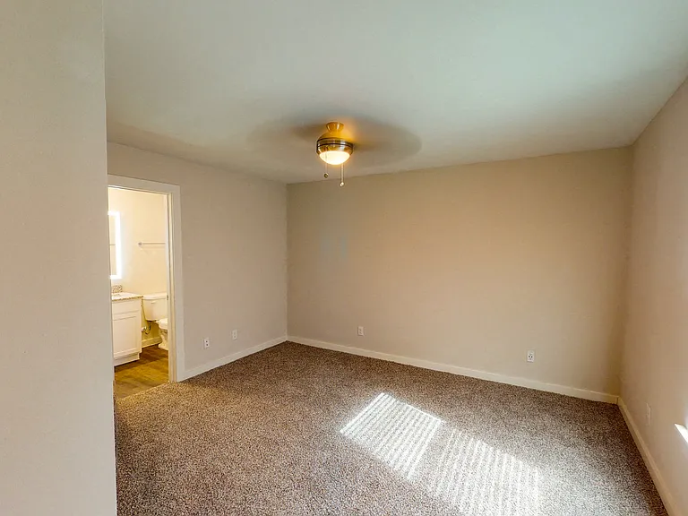 Midtown Apartments — Photo 9
