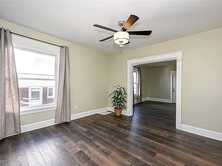 204 W Summit St — Photo 14