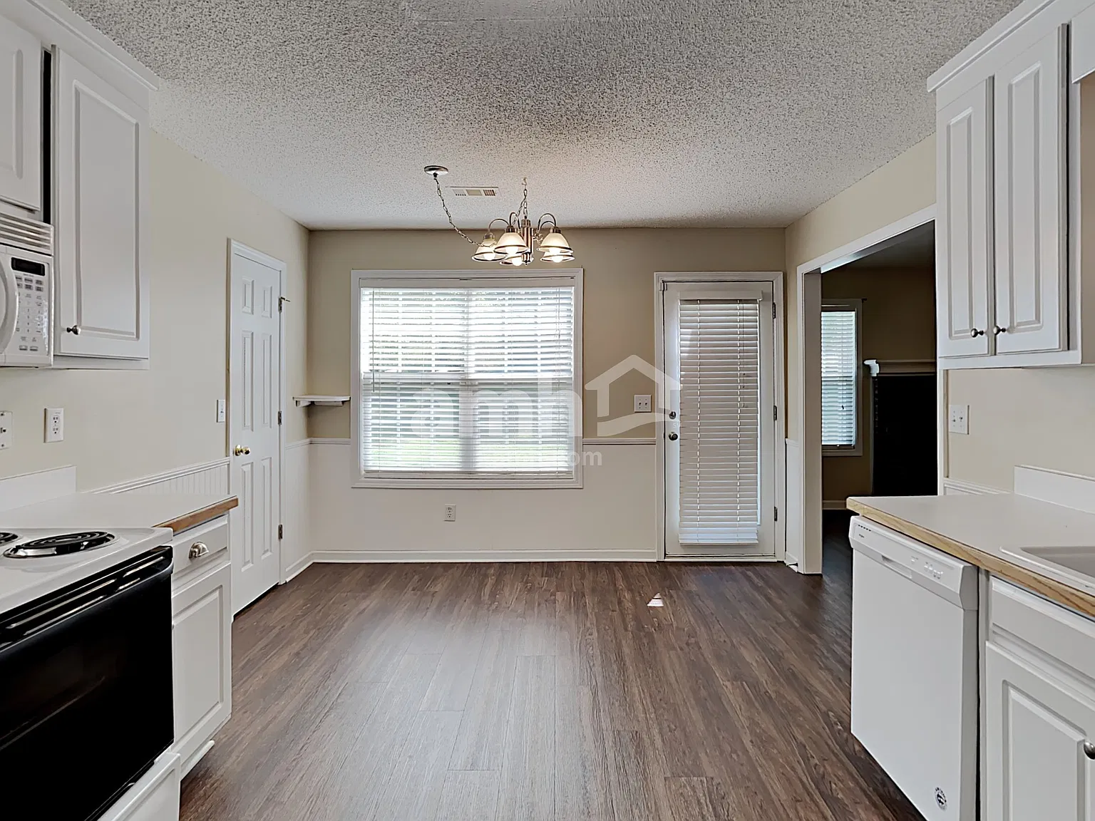 3 bed, 2.0 bath, 1786 sqft, $2,210 — Photo 4