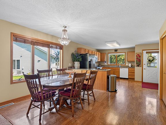 3rd image of 419 Pine Ct