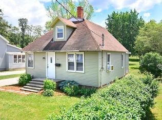 1045 6th St NW, Faribault, MN 55021