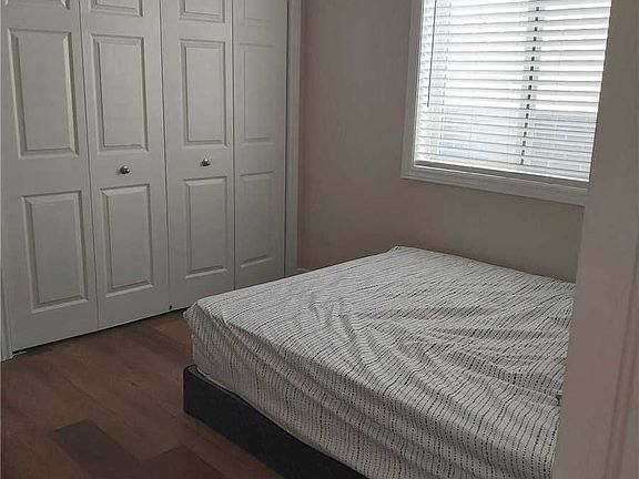 5th image of 121 Essex Dr