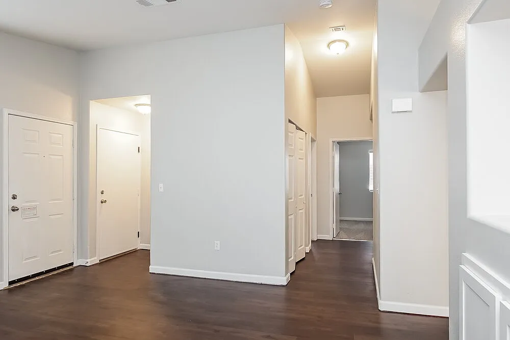 3 bed, 2.0 bath, 1225 sqft, $3,190 — Photo 4