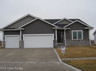 9571 Cedarwood Dr, West Des Moines, IA 50266