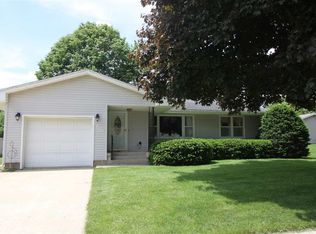 1026 Gales Ave, Manchester, IA 52057